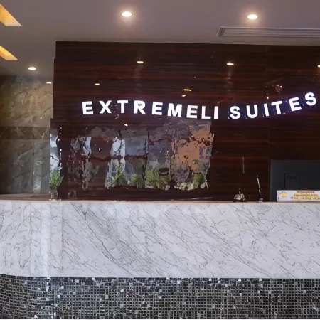 Extremeli Suites - Monarch