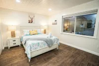 BRAND NEW, COVERED Heated Pool, Baja Ledge, Hot Tub, Large home PS5, WIFI, AC