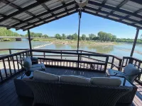 Cozy riverside cabin on the Neosho river