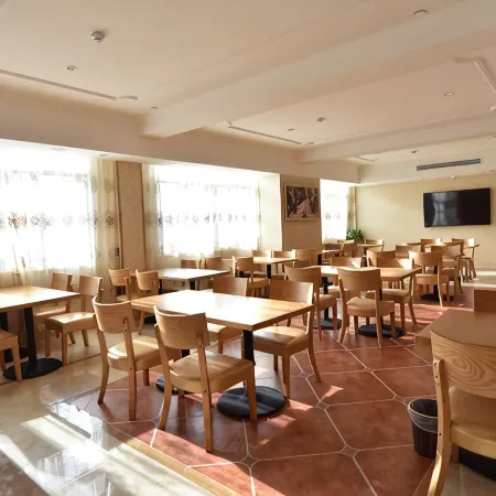 Vienna Hotel (Shou County Jingrun Central City)