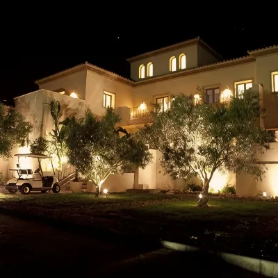 The Suites at San Roque Club サン・ロケ・ゴルフコース周辺のホテル