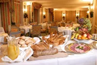 Hotel Alpina Luzern - breakfast