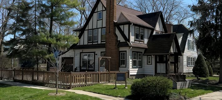 Gorgeous 4 bedroom house in Burns Park 10 min walk to  the Big House! Ξενοδοχεία στην πόλη Ann Arbor