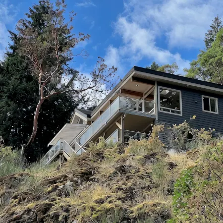 Malahat unique waterfront three bedrooms villa