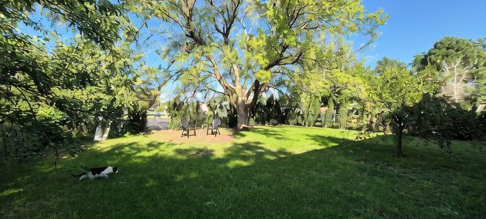 Greenish-Acres Farmhouse Hotels in Layton