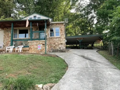 Charming house on deep water cove and amazing views