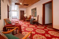 Jiuzhaigou Yinghai Holiday Hotel (Jiuzhaigou Scenic Area Tourist Center)