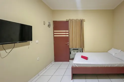RedDoorz Near Tegalega Park 2 - parking