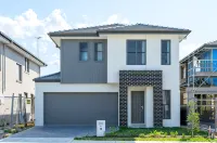 Spacious 5-bedroom building in brilliant Austral with AC - Bungalow