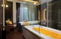 Grand Tourane Nha Trang Hotel - Bathtub
