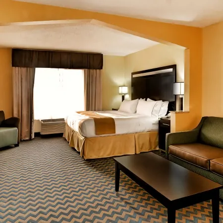 Holiday Inn Express & Suites ROANOKE RAPIDS SE by IHG
