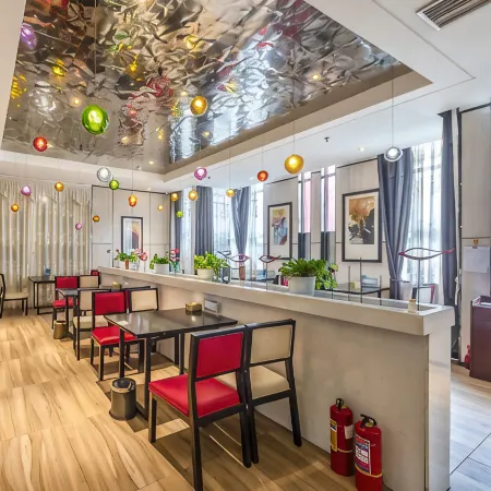 Zhongzhou Yihe Hotel (Dennis City Plaza)