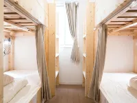 Iza Enoshima Guest House and Bar Hotels in Fujisawa