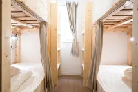 Iza Enoshima Guest House and Bar