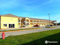 Crossroads Inn & Suites