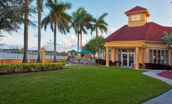 La Quinta Inn & Suites by Wyndham Ft. Lauderdale Airport