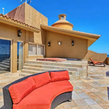 Luxurious 2-Story Oceanview Penthouse w/PVT Hot Tub/Theater Room120” 4K screen