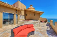 Luxurious 2-Story Oceanview Penthouse w/PVT Hot Tub/Theater Room120” 4K screen