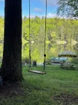 Lakefront  3-bedroom Rustic Cabin in Ryegate, VT. Pet-Friendly! - Homestays