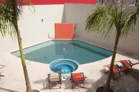 Mbm Red Sun Hotel - Kolam Renang