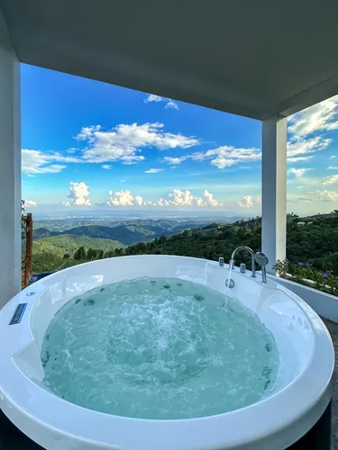 รูปภาพของAbove The Clouds - Chiang Rai