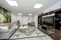 Luxury Basement Suite • Sleeps 5 - Condos