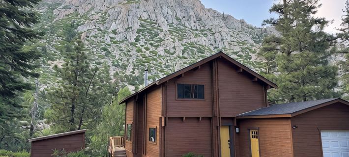 Tranquil 3-bedroom Cabin on Carson River in Markleeville Hotels in Alpine County