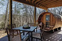 Wanderlust Villa – Spacious Mt cabin w/ Game room, Hot tub and Karaoke nights ! - Parvekkeita