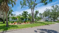Luxury along Manatee River, close to Anna Maria beaches, heated pool & spa!