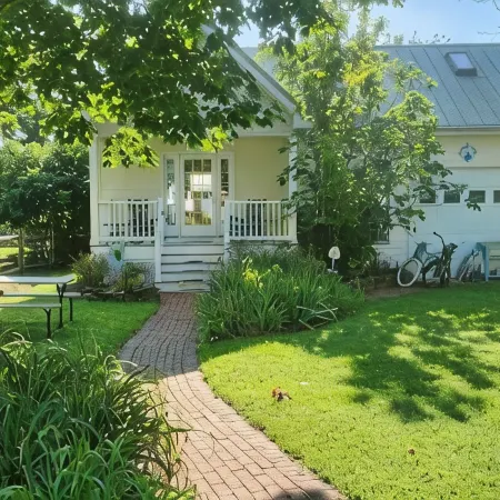 BAYSIDE BUNGALOW
