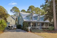 Private 5-bedroom house with private screened in pool and beach access - Beach