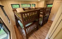 Valley Overlook, Peninsula, Ohio - Luxury Cabin adjoins National Park
