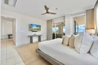 Exquisite Oceanfront Corner Condo.  Unmatched Views & Luxurious Amenities - Balkoner
