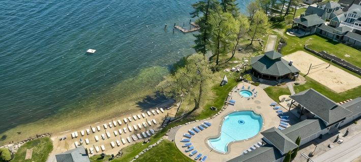 🌟 Unique Houseboat Experience on Lake Winnipesaukee - Harborside 🚤🌊 Hotels in Laconia