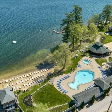 🌟 Unique Houseboat Experience on Lake Winnipesaukee - Harborside 🚤🌊