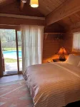 Heated Pool, Hot Tub, Fenced for Dogs, Views, Walk to Cafe, EV Charger - Alphydda