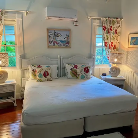 Luxury Spacious Villa 4 Min from the Beach, Royal Fairmont Beach Club Member.