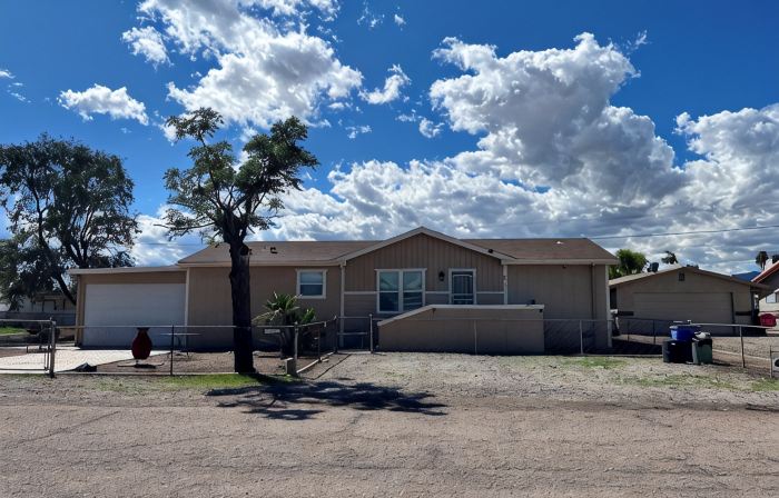Summer Getaway Pet Friendly Colorado River Close 3Br2Ba, Fenced Yard! Snowbirds