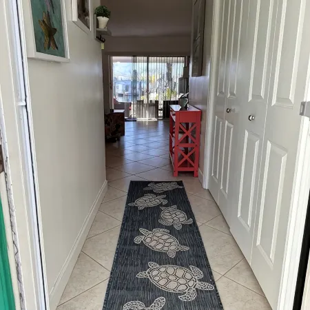 Cozy 1 bedroom 1 bath condo minutes from Sombrero beach.