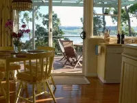 Olive's Cottage and Gardens - Mesmerising Views