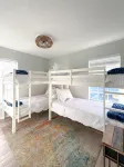 Walk to beach, restaurants, & shopping. Charming, pet-friendly 3BR bungalow. - Boutique
