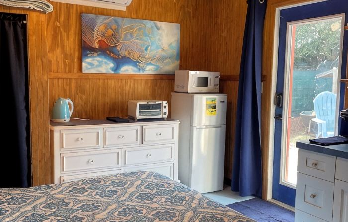 Studio, Private Entrance, fenced in quiet corner, pets ok, large Parking area