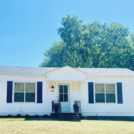 Charming 2-bedroom house in Ardmore with AC, WiFi. Enjoy your stay