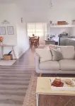 Willows Cottage, 5 mins walk from town, quite street overlooking steam railway.