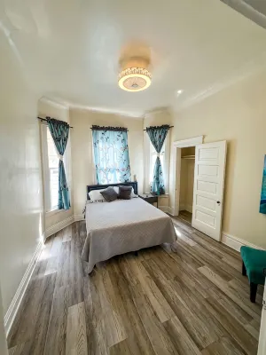 Newly Remodel Duplex Free Parking 3-Bed-1 Bath. - Condos