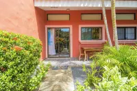 Las Palmas Oasis: One Bedroom w/ Loft, NEW Kitchen!