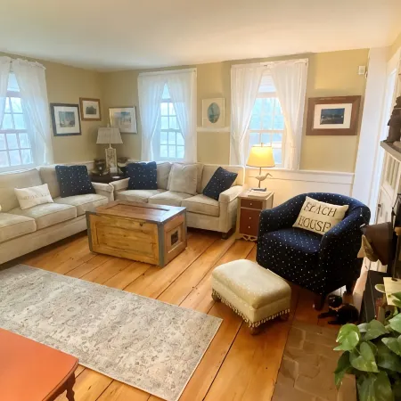 Remodeled Historical Cape House.  Close to Town, Bayside, and Ocean