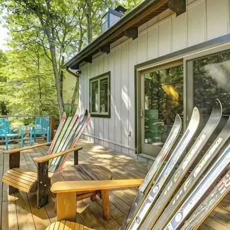 Spacious "Design Lodge" In Woods - Bushkill