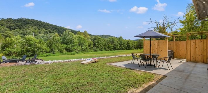 New Barndo/Kayak Launch/ 2 Private Hot Tubs Hotels in Powell County