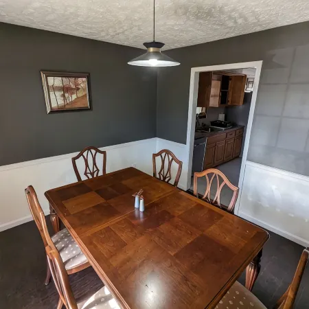 N. Jackson 3BR Oasis - Walk to Stores & Food